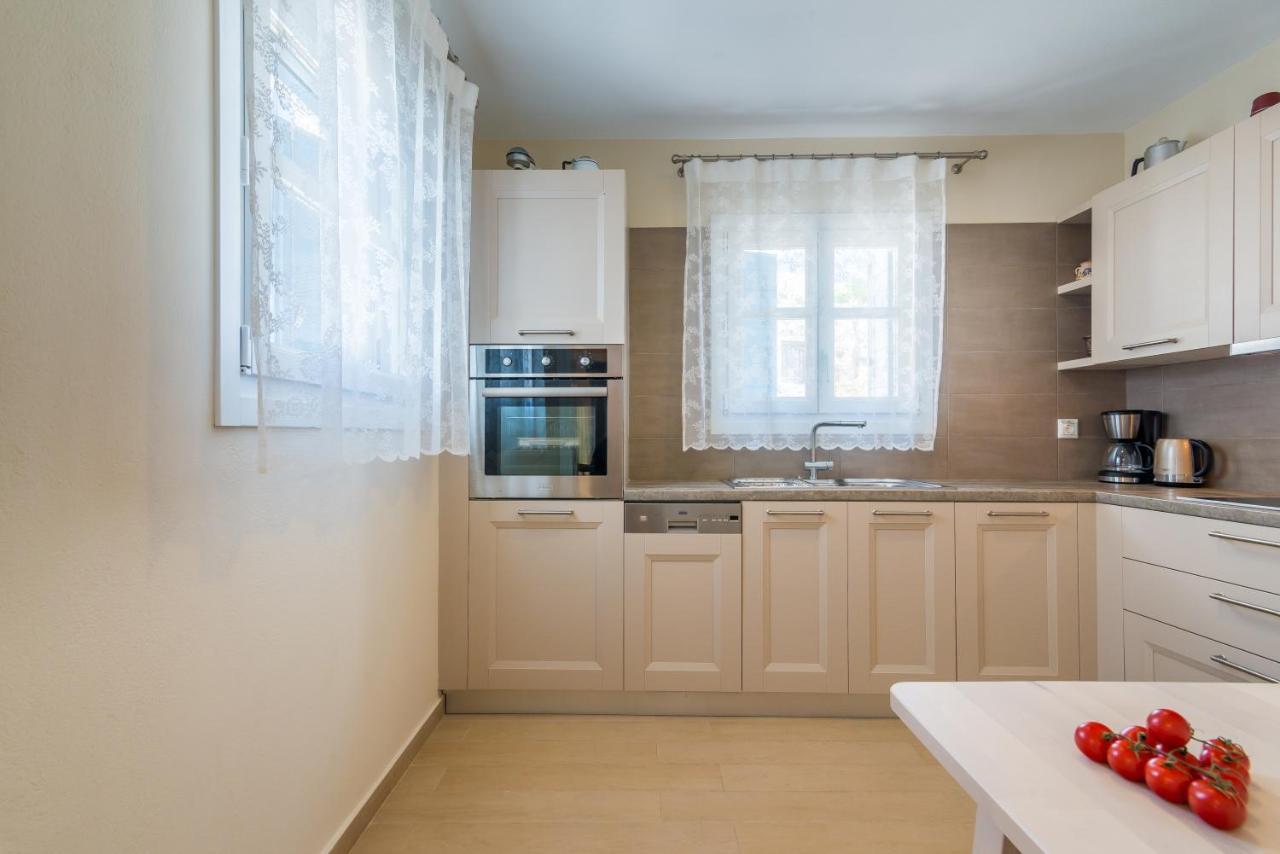 Villa Blue Sky Trypití Eksteriør billede